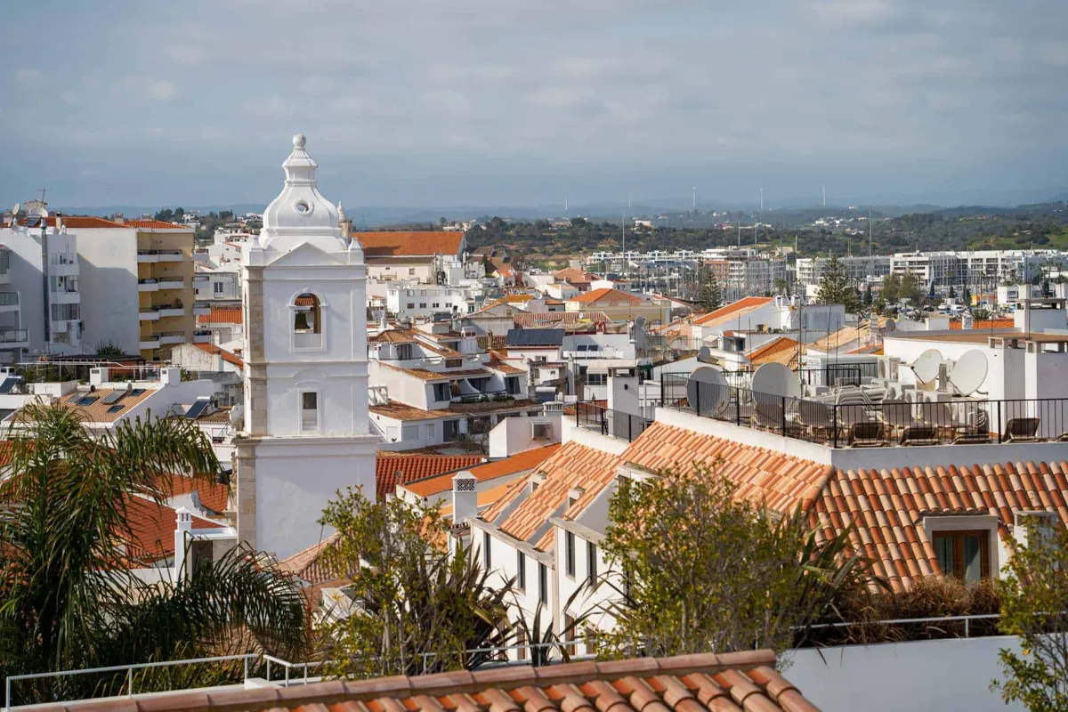 Utforska Lagos Portugal med tåg, cykel och till fots
